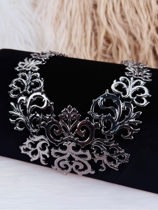 Jewelry - Gorgeous gunmetal tone, filigree, weighted costume statement necklace